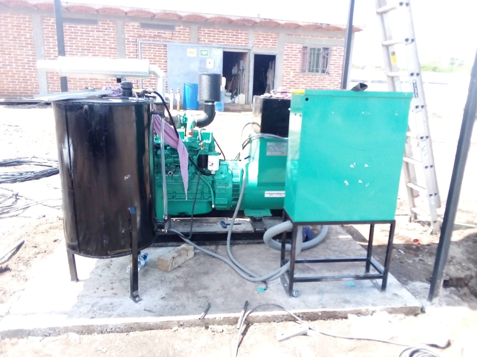 Instalación inicial de planta de emergencia en campo